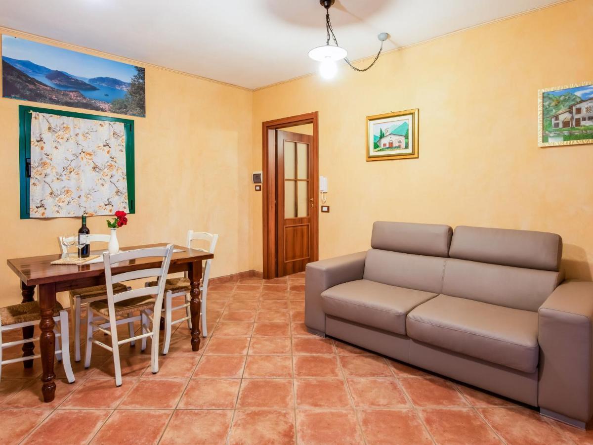 Cozy Chalet At Marone Lake Lombardy With Pool Экстерьер фото