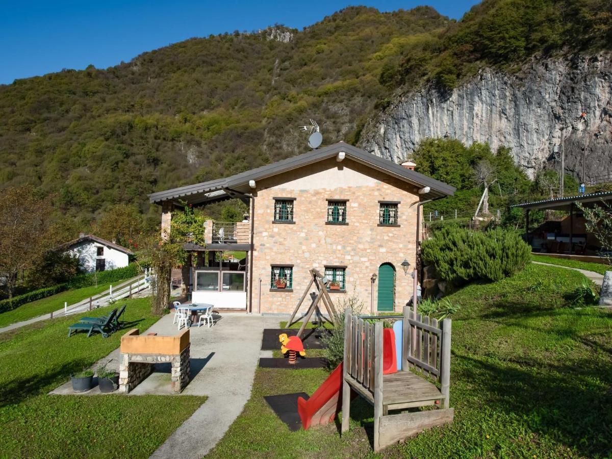 Cozy Chalet At Marone Lake Lombardy With Pool Экстерьер фото